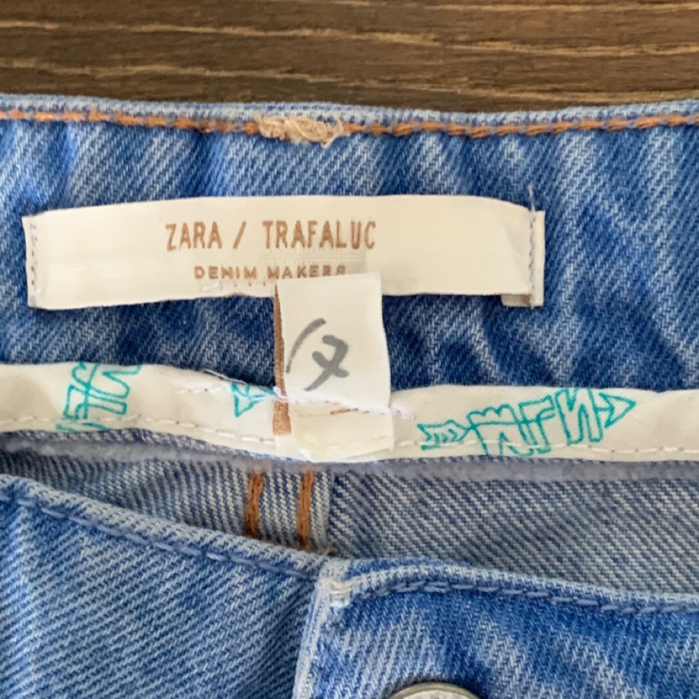 Zara Denim Blue Jeans With Embroidery Designs - Picture 2 of 3